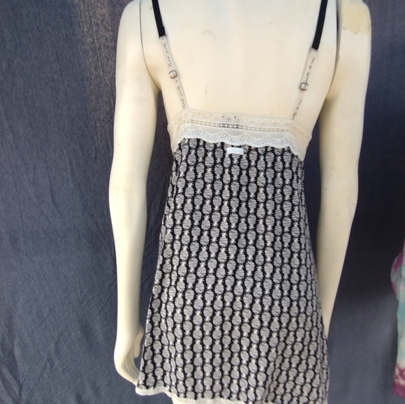 Kensie top Medium - Picture 15 of 15